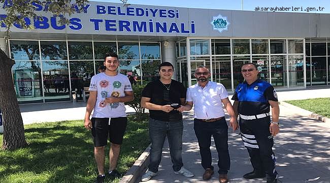 AKSARAY BELEDİYE EKİPLERİ, KAYIP CÜZDANI SAHİBİNE İADE ETTİ