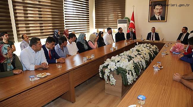 İŞE YERLEŞTİRİLEN ENGELLİLER VALİ AYKUT PEKMEZ’İ ZİYARET ETTİ