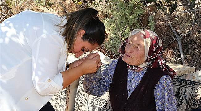 AKSARAY'DA 90 YAŞINDAKİ RASİME NİNEYE ANLAMLI ZİYARET