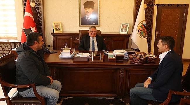 AKSARAY’IN SIRA DIŞI ÇİFTÇİSİ HALİS KATMAN VALİ AYKUT PEKMEZ’İ ZİYARET ETTİ