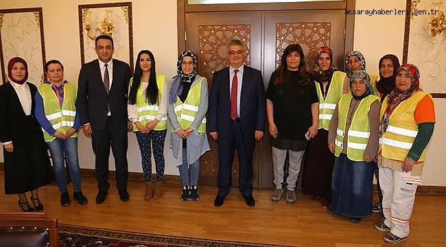 YAPI DENETİM KURSU ALAN KADINLAR VALİ AYKUT PEKMEZ’İ ZİYARET ETTİLER