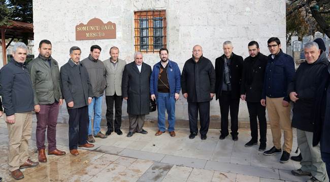 AKSARAY'A HİZMET EDENLER SOMUNCU BABA TÜRBESİ ÖNÜNDE DUALARLA ANILDI