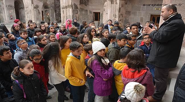 AKSARAY BELEDİYESİ'NDEN ÖĞRENCİLERE KÜLTÜR TURU