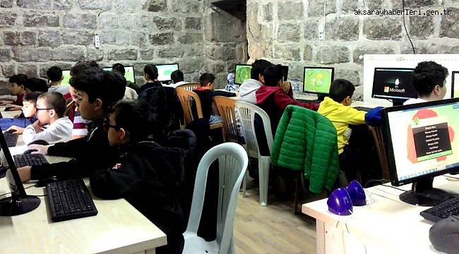 AKSARAY BELEDİYESİ’NİN ALGORİTMA & ROBOTİK KODLAMA KURSU BÜYÜK İLGİ GÖRÜYOR