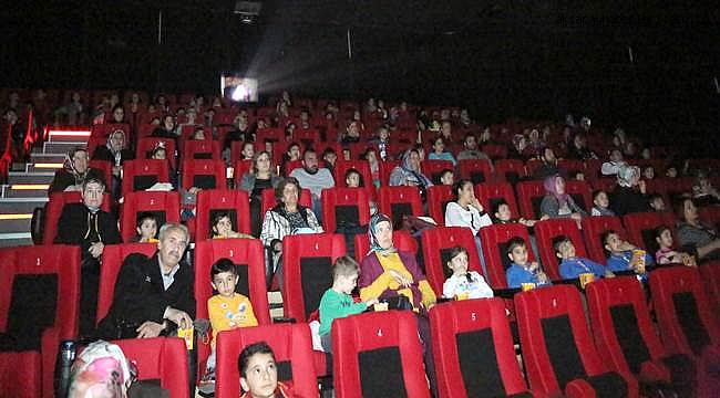 AKSARAY'DA 400 ÖĞRENCİ ‘ANGRY BİRDS’ ADLI ÇOCUK SİNEMASINI İZLEDİ