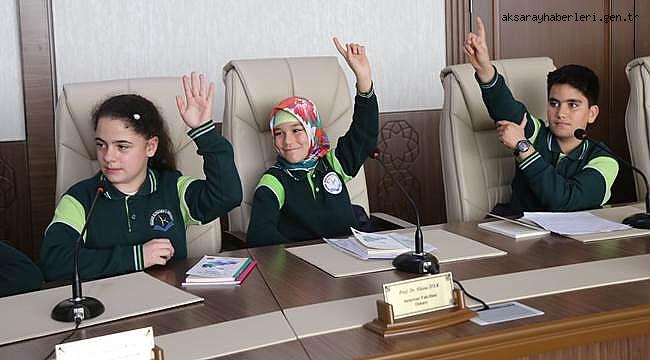 KİTAP OKUMAK BİR AŞK İŞİDİR