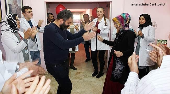 AKSARAY'DA ÖĞRENCİLERDEN PSİKİYATRİ HASTALARINA MORAL EĞLENCESİ