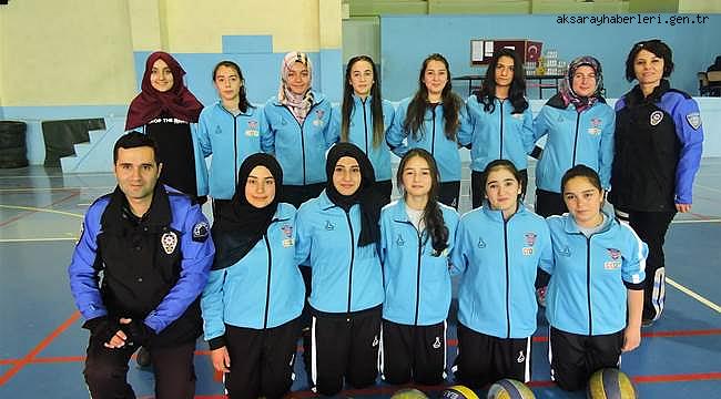 AKSARAY EMNİYET MÜDÜRLÜĞÜNDEN VOLEYBOL KURSU