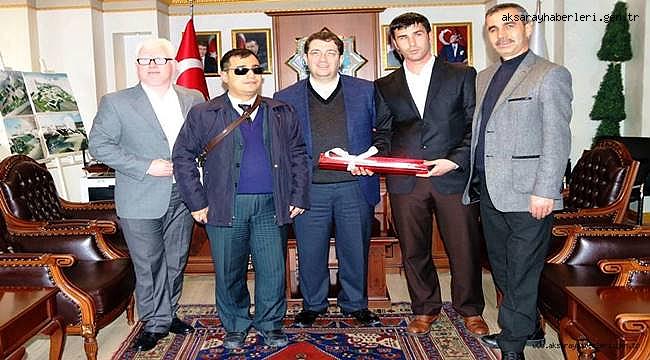 BAŞKAN YAZGI 07-14 OCAK BEYAZ BASTON GÖRME ENGELLİLER HAFTASI’NI KUTLADI