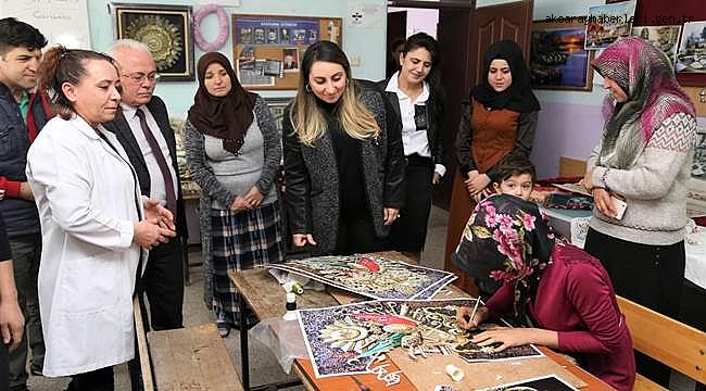 YEŞİM PEKMEZ:” HALK EĞİTİM KURSLARI SAYESİNDE GELENEKSEL EL SANATLARIMIZ YENİ NESİLLERE AKTARILIYOR”