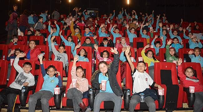 AKSARAY'DA 190 ÖĞRENCİ ‘COCO’ ADLI ÇOCUK SİNEMASINI İZLEDİ