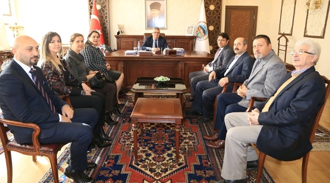 CHP İl Başkanı ve Yeni Yönetimi Vali Aykut Pekmez’i ziyaret etti
