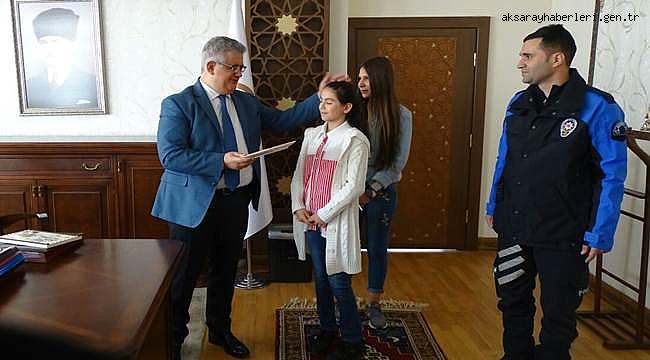 KALİGRAFİ KURSU’NA KATILAN ÇOCUKLARDAN VALİ AYKUT PEKMEZ’E ZİYARET