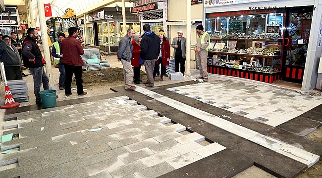 AKSARAY KAPALI ÇARŞIDA ZEMİN YENİLEME ÇALIŞMALARI SÜRÜYOR
