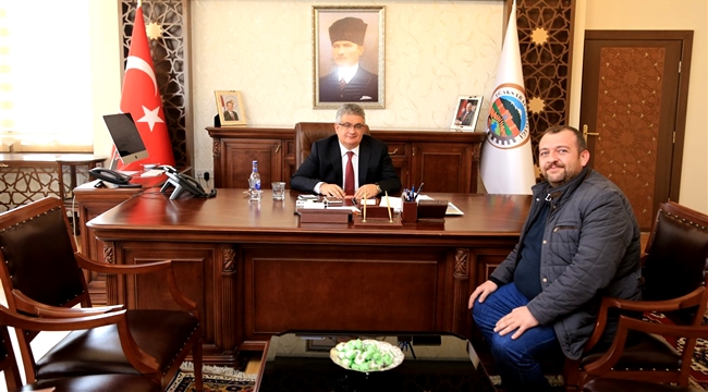 DADAŞLAR DERNEĞİNDEN VE İSLAMİ İLİMLER FAKÜLTESİ DEKAN YARDIMCISI YILDIZ'DAN VALİ PEKMEZ’E ZİYARET