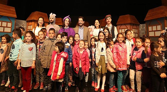 AKSARAY'DA “FARELİ KÖYÜN KAVALCISI” ÇOCUKLARI EĞLENDİRDİ