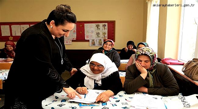 AKSARAY'DA OKUMA YAZMA SEFERBERLİĞİNE KADINLARDAN BÜYÜK İLGİ