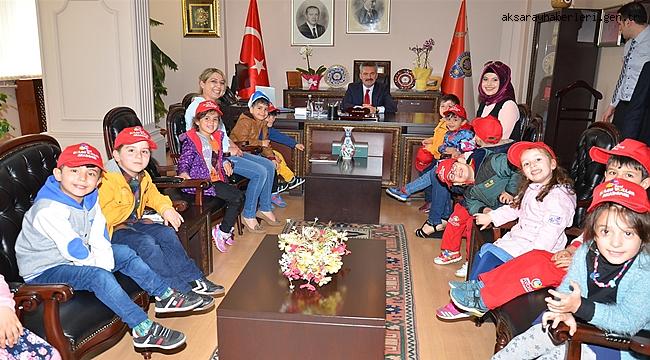 AKSARAY'DA POLİS HAFTASINDA ÖĞRENCİLERDEN EMNİYETE ANLAMLI ZİYARETLER