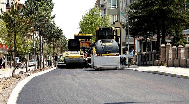 ALT YAPISI BİTEN EBULFEYZ ELÇİBEY CADDESİNDE ASFALT ÇALIŞMASI BAŞLADI