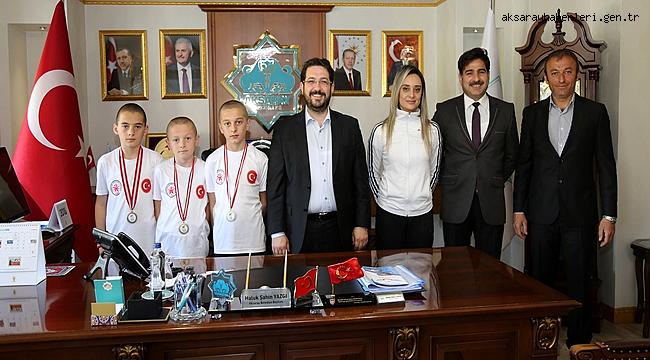 BAŞKAN YAZGI BAŞARILI GENÇ SPORCULARI MAKAMINDA KABUL ETTİ