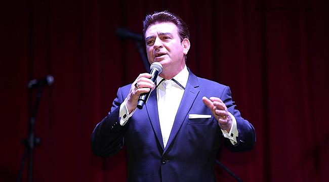 ÜNLÜ SANATÇI YILDIRIM BEKÇİ AKSARAYLI HAYRANLARI İLE BULUŞTU