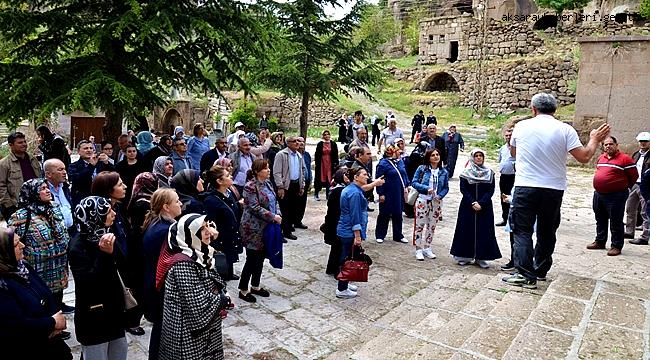 11 İLDEN GELEN ŞEHİT AİLELERİ AKSARAY'I GEZDİ