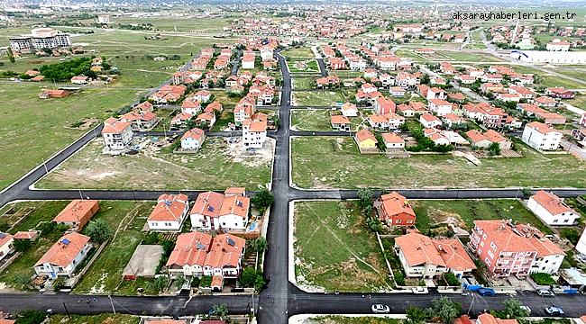 AKSARAY'DA 30 SOKAĞA 14 KİLOMETRE SICAK ASFALT ATILDI