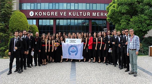 ASÜ KOROSU PERFORMANSIYLA ÖDÜLE LAYIK GÖRÜLDÜ