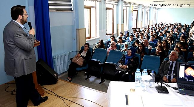 BAŞKAN YAZGI, HAZIM KULAK ANADOLU LİSESİNDE “KARİYER GÜNLERİ” PROGRAMINA KONUK OLDU
