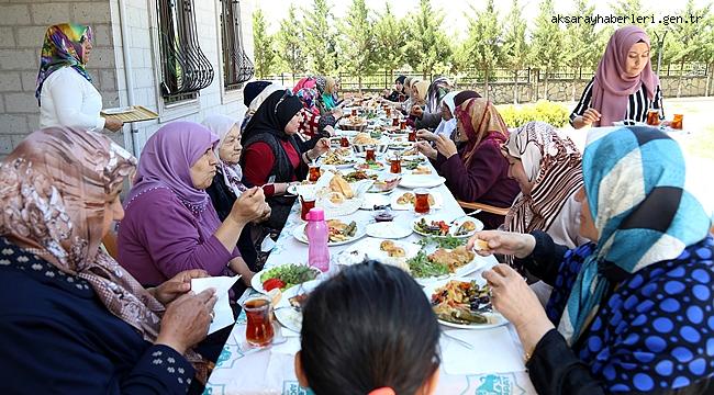 HASİBE YAZGI, ŞEHİT ANNELERİ VE YAKINLARIYLA KAHVALTIDA BULUŞTU