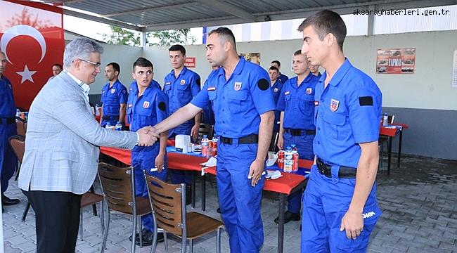 TAŞPINAR JANDARMA KARAKOLUNDA ASKERLERLE BİRLİKTE İFTAR