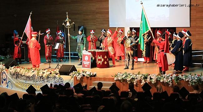 ASÜ'DE ESRA ÇETİN İSİMLİ ÖĞRENCİ ÜNİVERSİTE BİRİNCİSİ OLDU