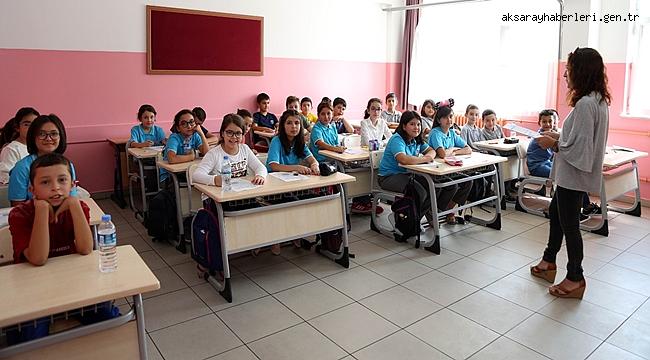 AKSARAY'DA ÖĞRENCİLER, YENİ OKULLARINA BAŞLADILAR
