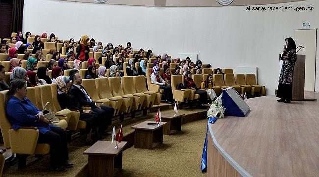 AKSARAY'DA GENÇLERE 'PSİKOLOJİK DAYANIKLILIK' KONULU SEMİNER VERİLDİ