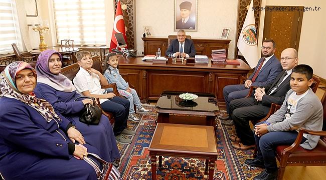 İHH AKSARAY İNSANİ YARDIM DERNEĞİ’NDEN VALİ PEKMEZ’E ZİYARET