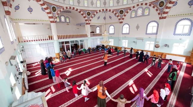 ÇOCUKLARA CAMİ VE NAMAZ SEVGİSİ AŞILANDI