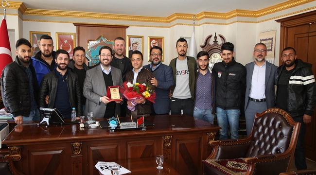 68 AKSARAY SPOR TARAFTARLARINDAN BAŞKAN YAZGI’YA TEŞEKKÜR PLAKETİ