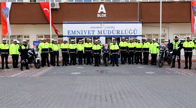 AKSARAY'DA TRAFİK POLİSLERİNİN YENİ KIYAFETLERİ İL EMNİYET MÜDÜRLÜĞÜNDE TANITILDI