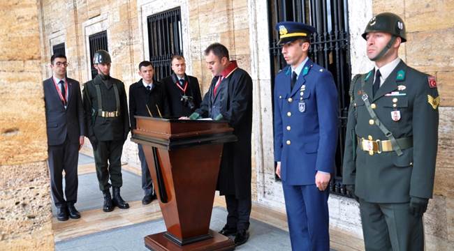 AKSARAY BARO BAŞKANI TOPRAK ANITKABİR ÖZEL DEFTERİNİ İMZALADI