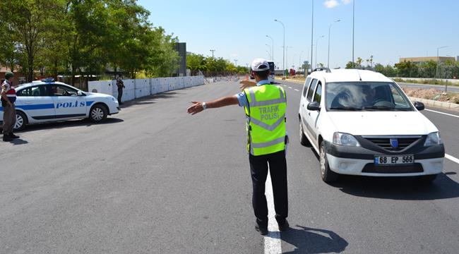 AKSARAY VALİSİ ALİ MANTI’DAN TRAFİK KAZASI UYARISI “DENETİMLER ARTACAK”
