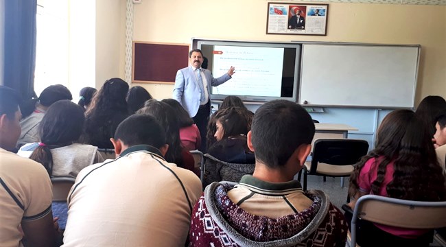 PROFESÖR YILMAZ SARATLI LİSESİNDE...