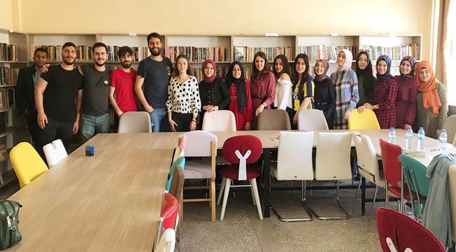 ÜNİVERSİTE ÖĞRENCİLERİ YEŞİLOVA’YA 4000 KİTAPLI KÜTÜPHANE KURDU