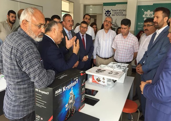 TOBB MESLEKİ TEKNİK ANADOLU LİSESİ'NE 'ROBOT KODLAMA VE ROBOT EĞİTİMİ' ATÖLYESİ AÇILDI