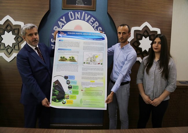 YEŞİLDEN MAVİYE DOĞA BİR KÜTÜPHANE