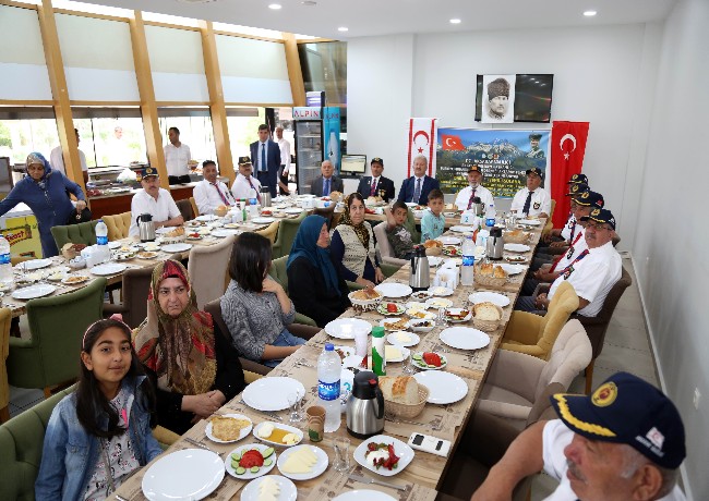 AKSARAY BELEDİYESİ GAZİLER ONURUNA KAHVALTI PROGRAMI DÜZENLEDİ