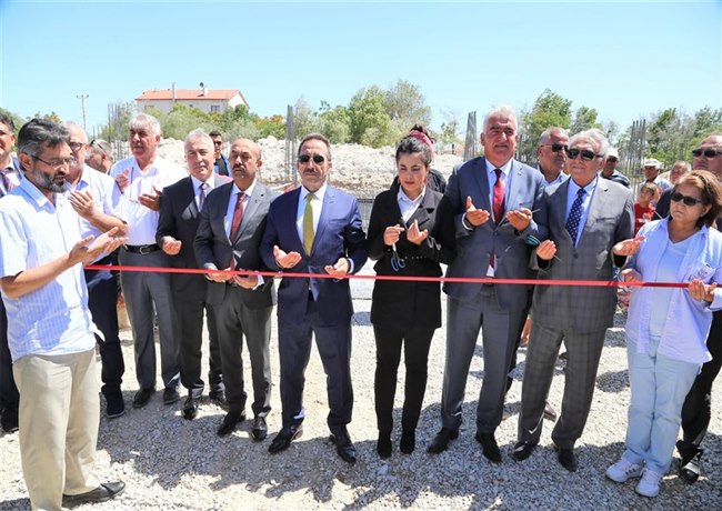 EŞMEKAYA KASABASINDA 8 DERSLİKLİ ANADOLU LİSESİNİN TEMELİ DÜZENLENEN TÖRENLE ATILDI