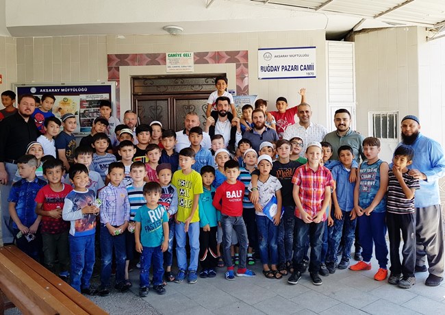GENÇ MÜSİAD AKSARAY BU YAZ CAMİDEYİM PROJESİ KAPSAMINDA KUR’AN-I KERİM ÖĞRENEN ÇOCUKLARA HEDİYELER DAĞITTI