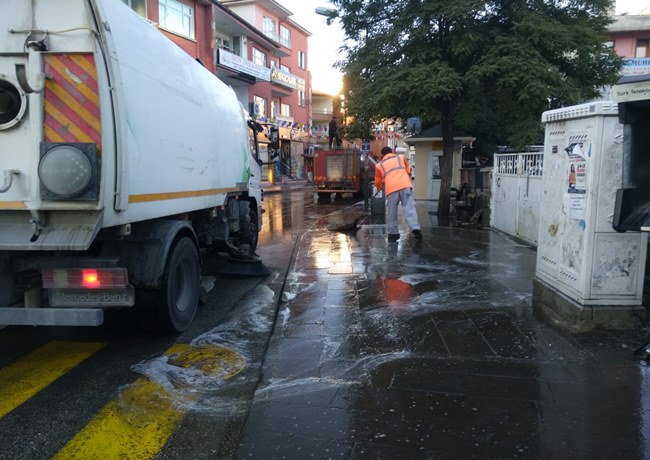 KURBAN BAYRAMI SONRASI AKSARAY SOKAKLARI YIKANIYOR