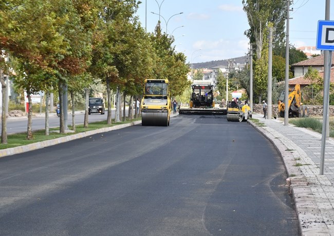 AKSARAY BELEDİYESİ ASFALT SERİM ÇALIŞMASINA DEVAM EDİYOR