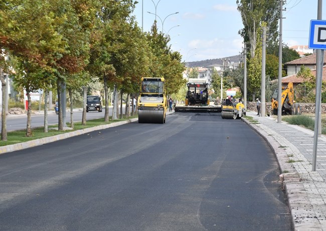 AKSARAY BELEDİYESİ ASFALT SERİM ÇALIŞMASINA DEVAM EDİYOR 